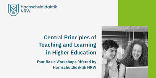 Flyer für die Workshopreihe Central Principles of Teaching and Learning in Higher Education mit einem Foto von zwei Personen die gemeinsam auf ein Laptop schauen