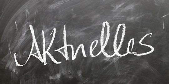 Aktuelles Kreidetafel mit Schriftzug "Aktuelles"