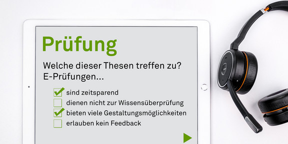 Tablet mit einem Online-Test, daneben liegt ein Kopfhörer