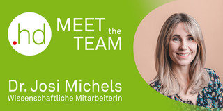 Meet the Team: Dr. Josi Michels Porträtfoto von Josi Michels. Links daneben das Logo des Bereichs Hochschuldidaktik in einem weißen Kreis und der Schriftzug „Meet the Team, Dr. Josi Michels, wissenschaftliche Mitarbeiterin“