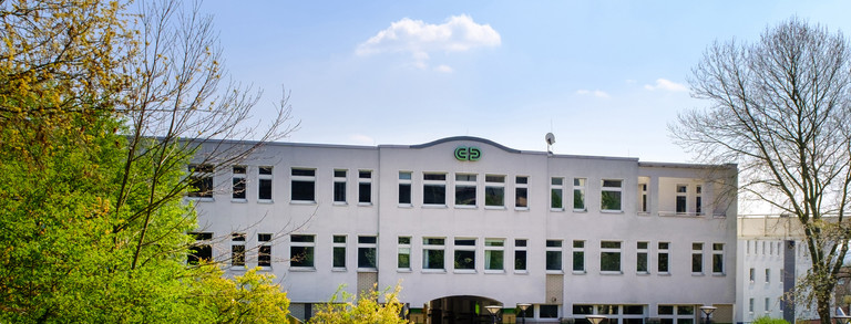 CDI-Gebäude auf dem Campus Nord, ein weißes Gebäude