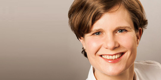 Portrait photo of Dr. Katrin Stolz