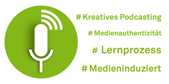 Icon: Ein weißes Mikrofon mit weißen Schallwellen in einem grünen Kreis, rechts daneben stehen die Schlagwörter #Kreatives Podcasting, #Medieninduziert, #Lernprozess, #Medienauthentizität
