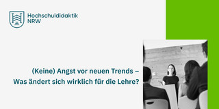 Flyer zur Netzwerkwoche 2025: (Keine) Angst vor neuen Trends – Was ändert sich wirklich für die Lehre? Enthält das Logo des Netzwerks Hochschuldidaktik NRW und ein Foto auf dem eine Frau an einem Rednerpult steht. Im Vordergrund sitzt das Publikum (Rückansicht).